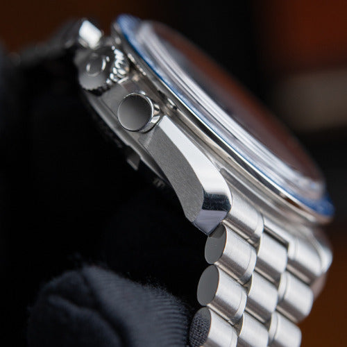 OMEGA SPEEDMASTER “SILVER SNOOPY AWARD”